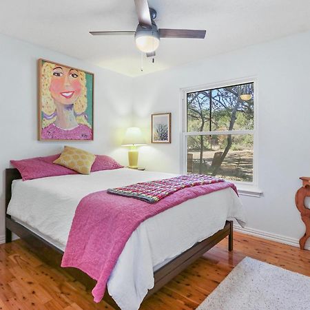 Red Donkey Cottage Wimberley Exterior photo
