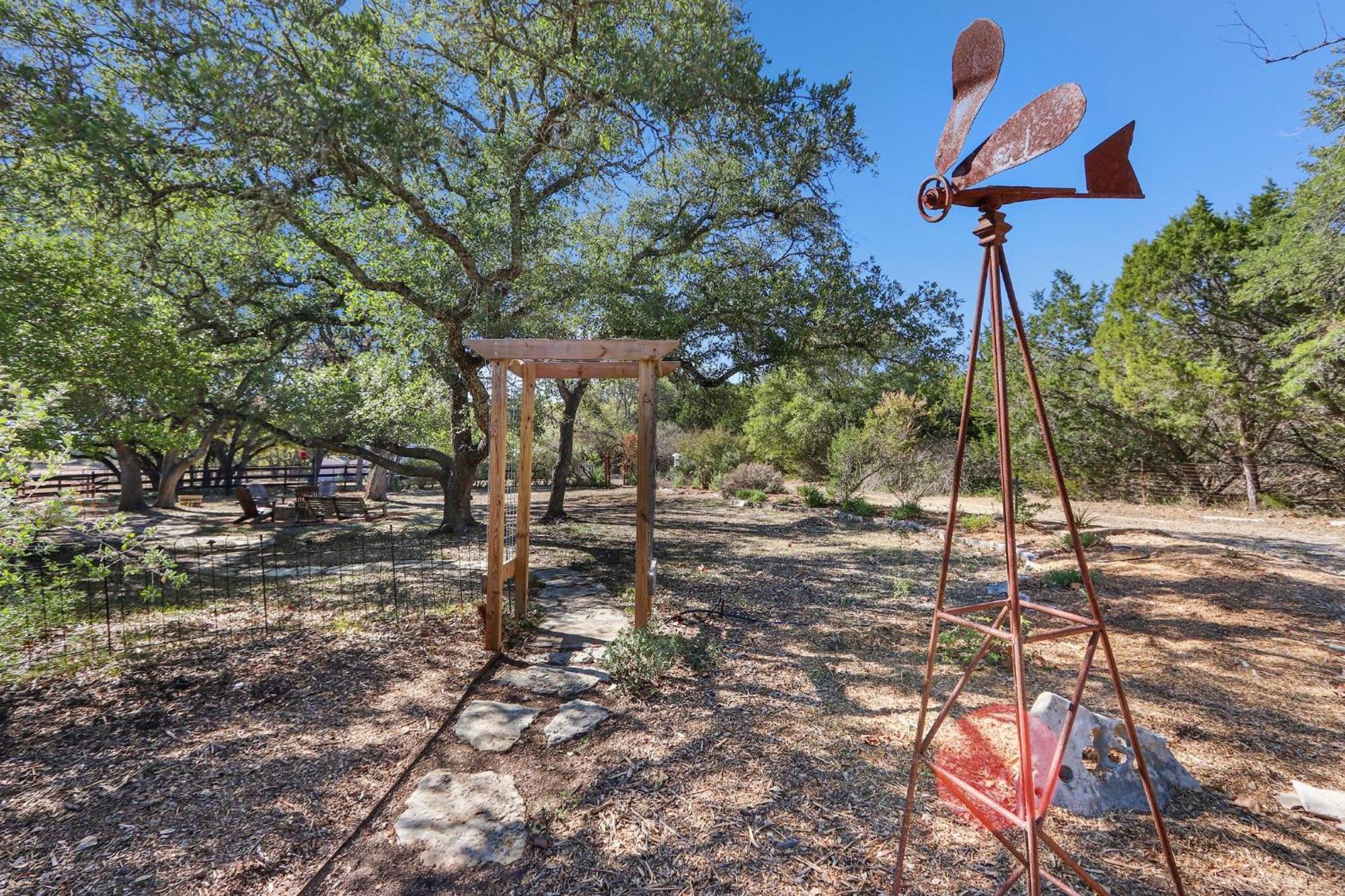 Red Donkey Cottage Wimberley Exterior photo