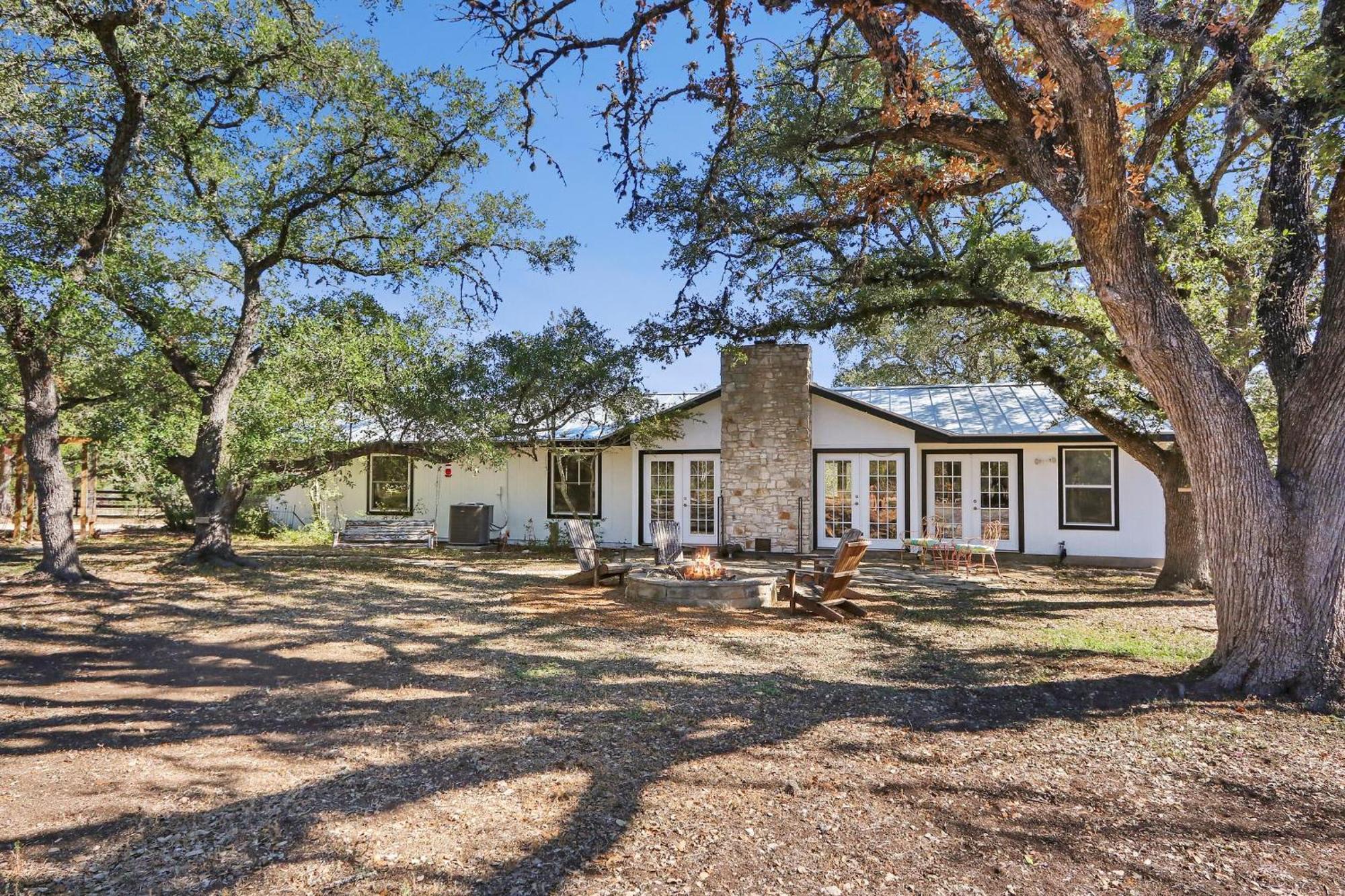 Red Donkey Cottage Wimberley Exterior photo