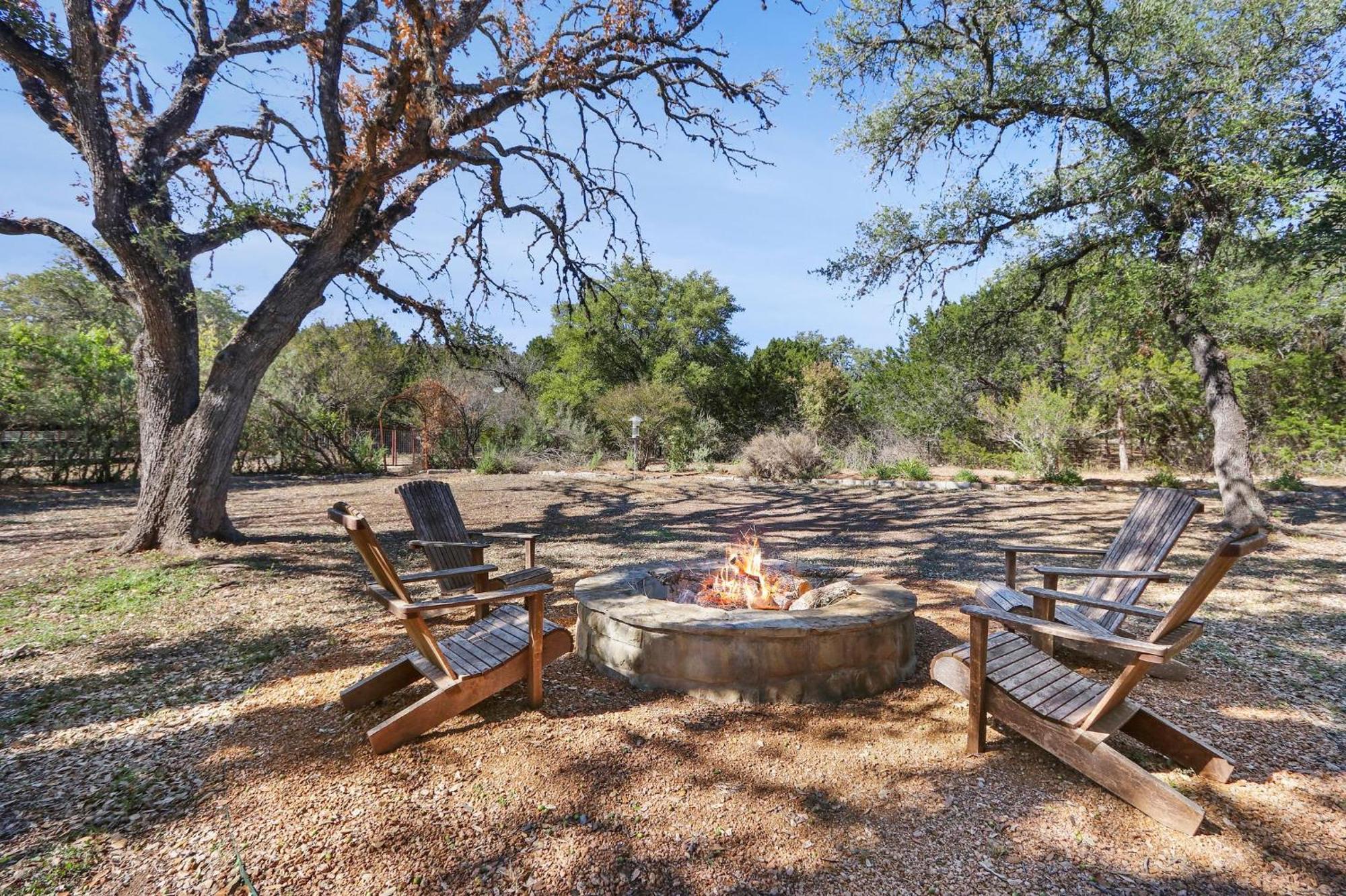 Red Donkey Cottage Wimberley Exterior photo