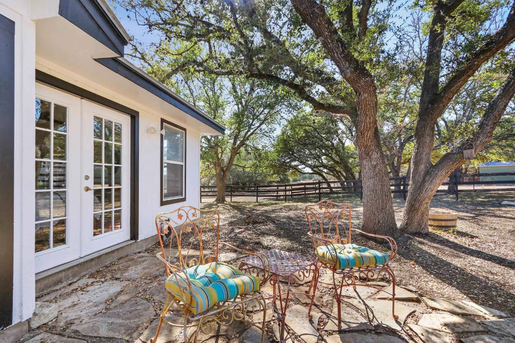 Red Donkey Cottage Wimberley Exterior photo