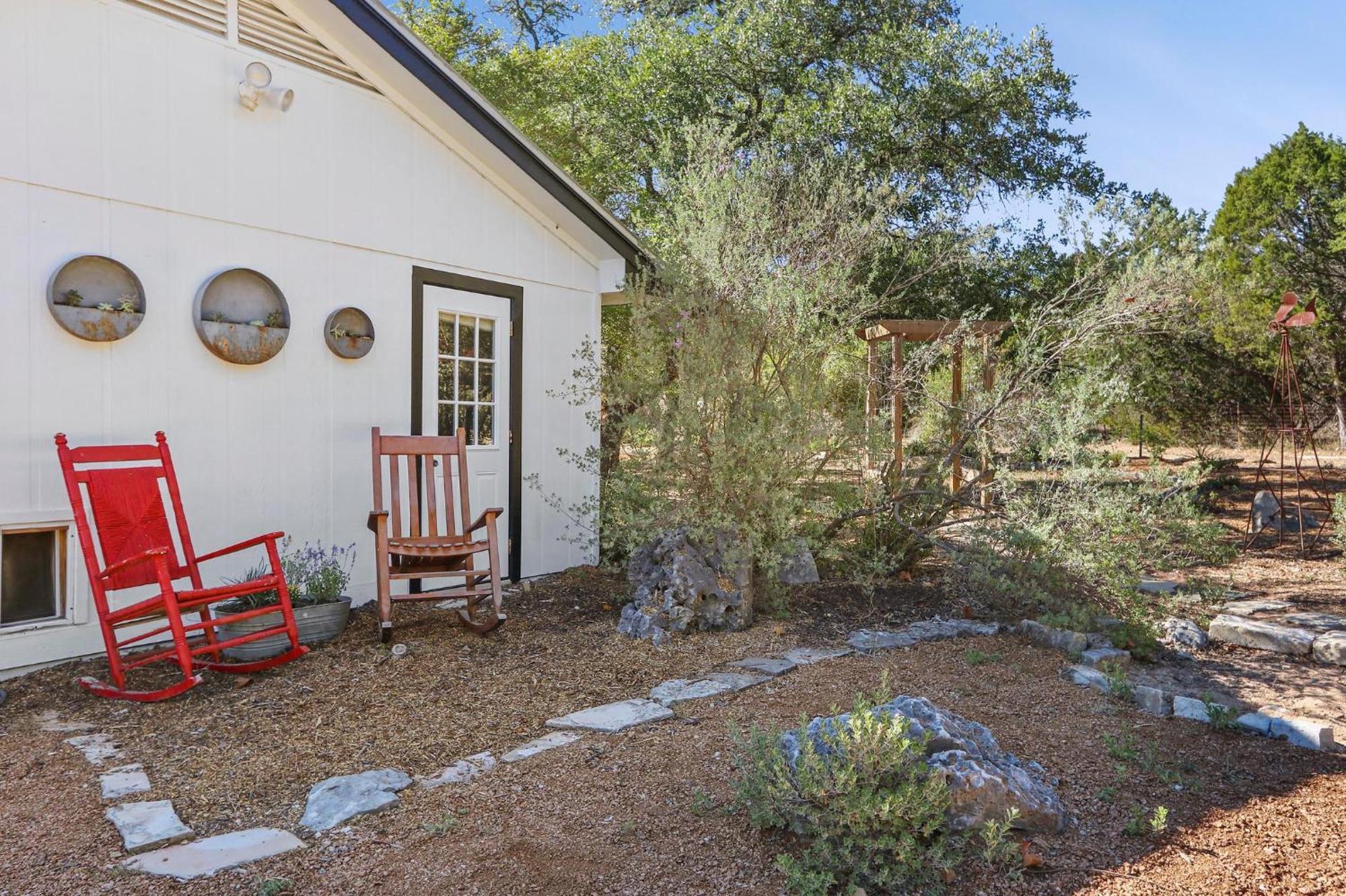 Red Donkey Cottage Wimberley Exterior photo