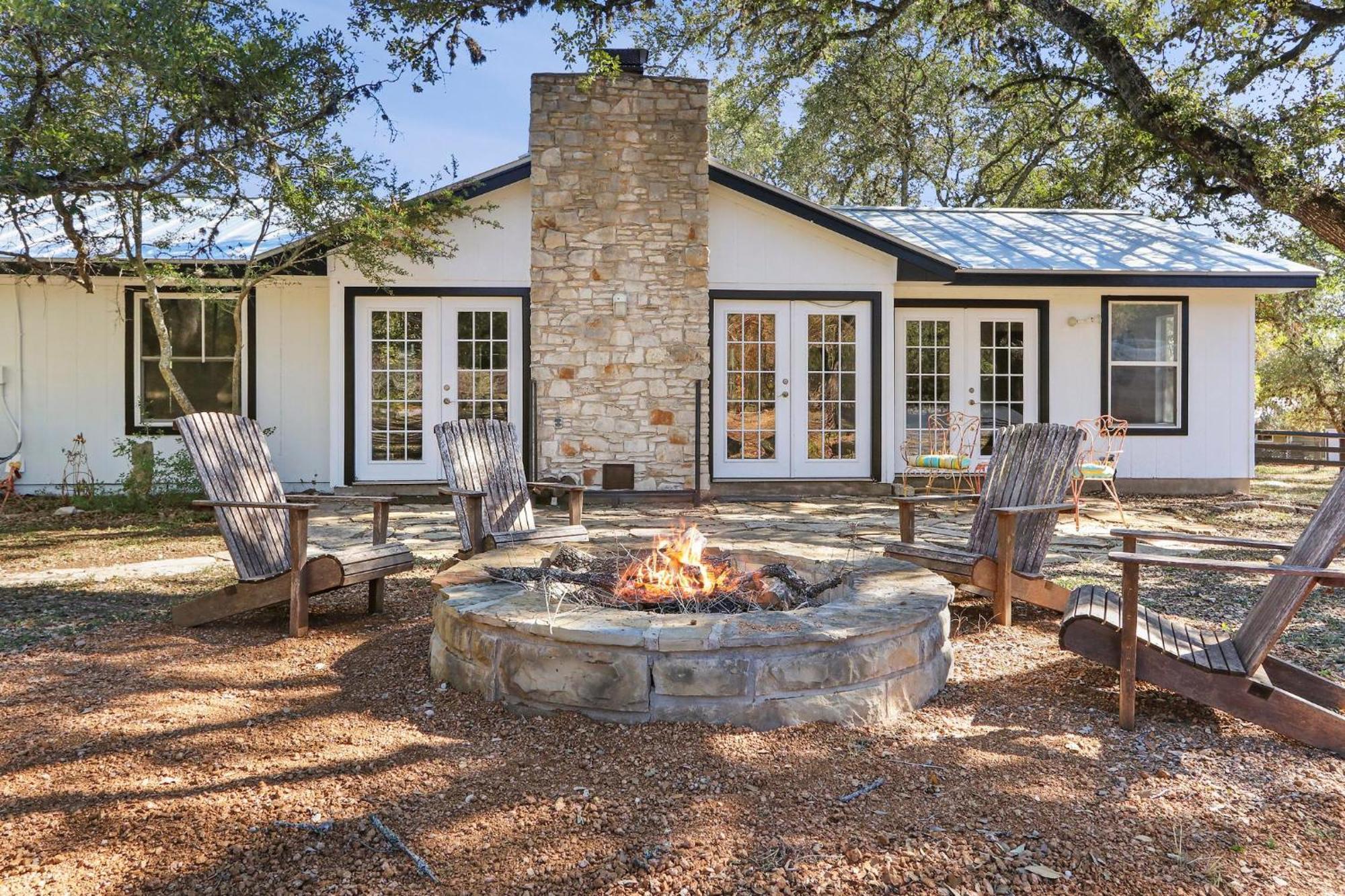 Red Donkey Cottage Wimberley Exterior photo